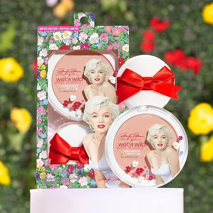 wet n wild Marilyn Monroe Icon Highlighter, Ultra-Reflective Luminous Powder, Buildable Glow with Iridescent Pearls, Includes Sponge, Cruelty-Free β Peachy Pink