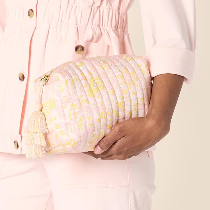Amazon Essentials x Sofia Grainge Women's Quilted Makeup Toiletry Bag