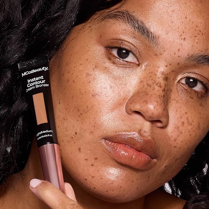 MCoBeauty Instant Contour Beauty Wand, Medium/Dark, Sculpt & Define for a Natural Contour, Vegan, Cruelty Free Cosmetics